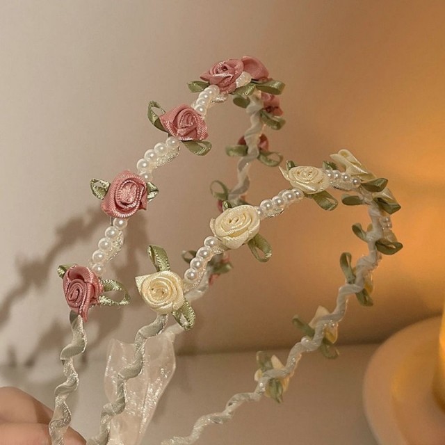 Mehak obroč s cvetovi, bele ali roza barve 