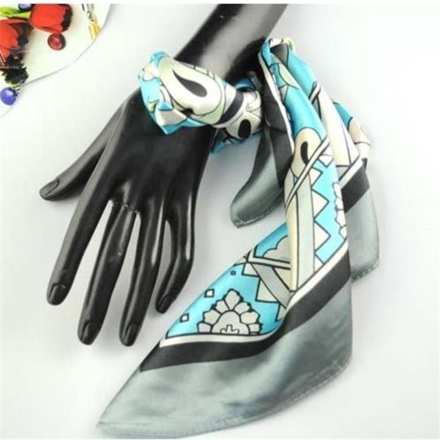 Elegantna kvadratna rutka z retro izgledom