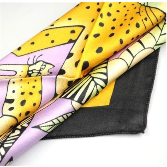 Elegantna kvadratna rutka s pisanim potiskom