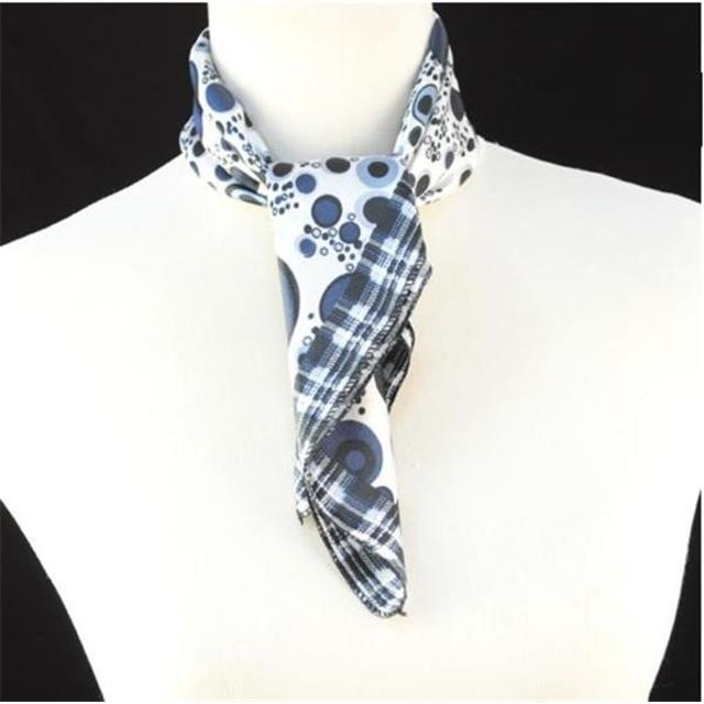 Elegantna rutka v modri barvi s krogeci