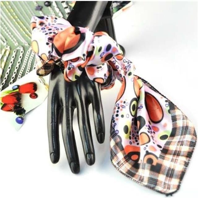 Elegantna rutka s pisanimi krogci