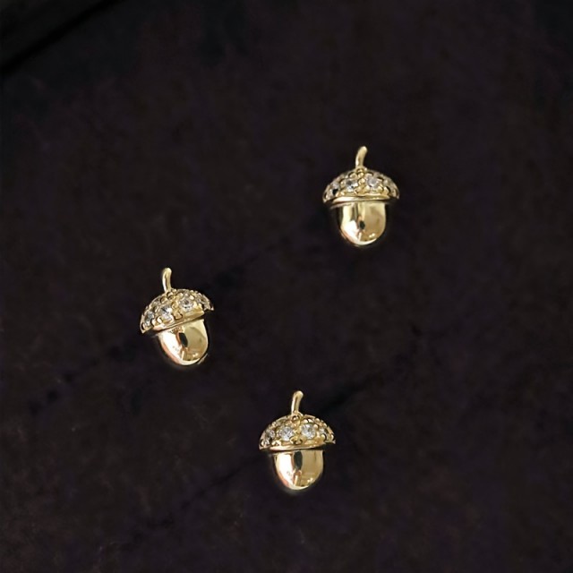 Prikupni mini uhančki v obliki želoda