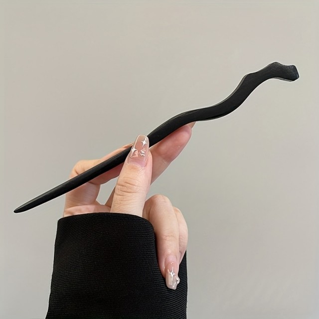 Elegantna črna lasnica v kitajskem slogu