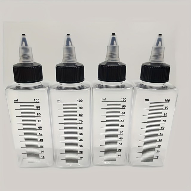 Prozorna kvadratna stisnilna steklenica z merilno lestvico ml