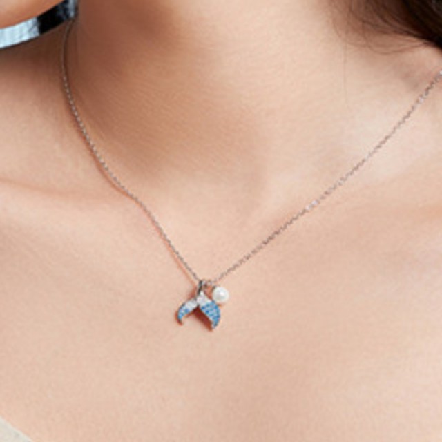 Elegantna ogrlica z obeskom morske deklice 
