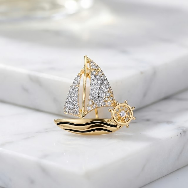 Elegantna broška z ladjico zlate barve