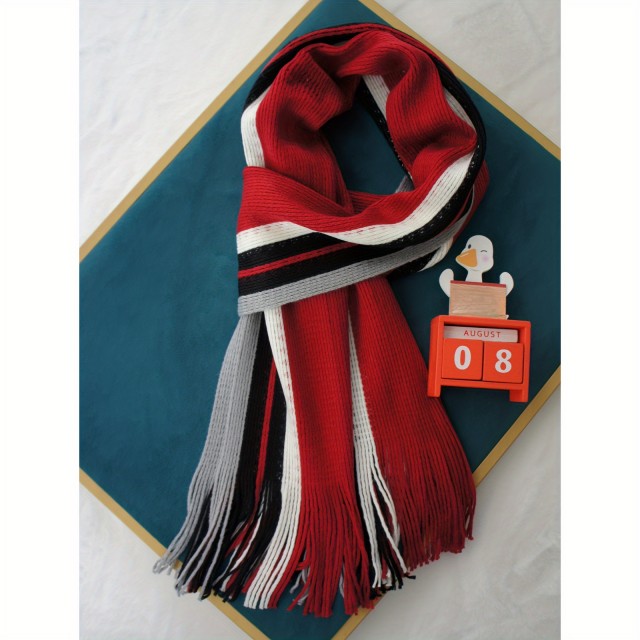 Moški eleganten pleteni šal s črtami rdeče barve