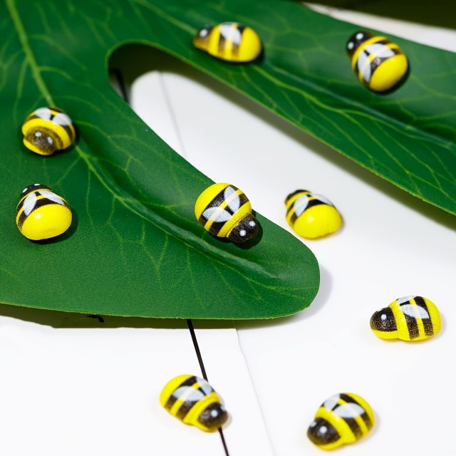 100 kosov lesenih samolepilnih čebelic 