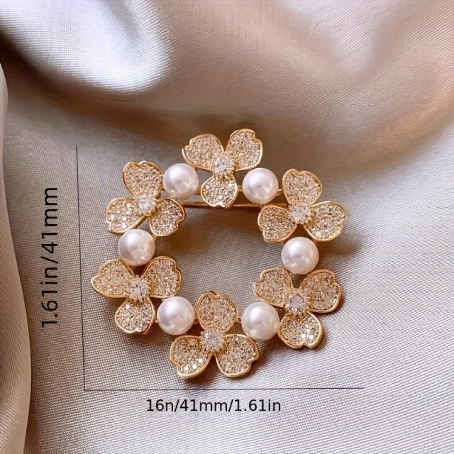 Elegantna zlata broška – cvetlični venec z biseri