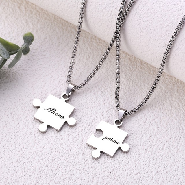 Komplet 2 personaliziranih ogrlic s puzzle obeskom in gravuro po želji