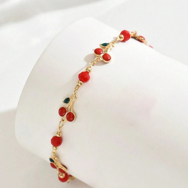 Trendna zapestnica s češnjicami