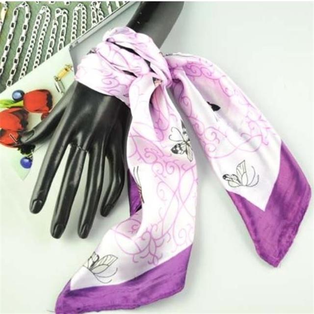 Elegantna kvadratna ruta z metulji