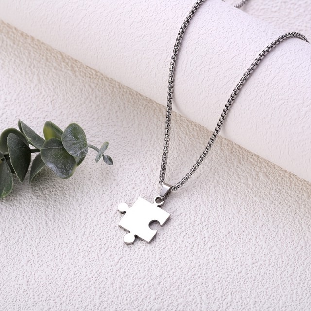 Komplet 2 personaliziranih ogrlic s puzzle obeskom in gravuro po želji