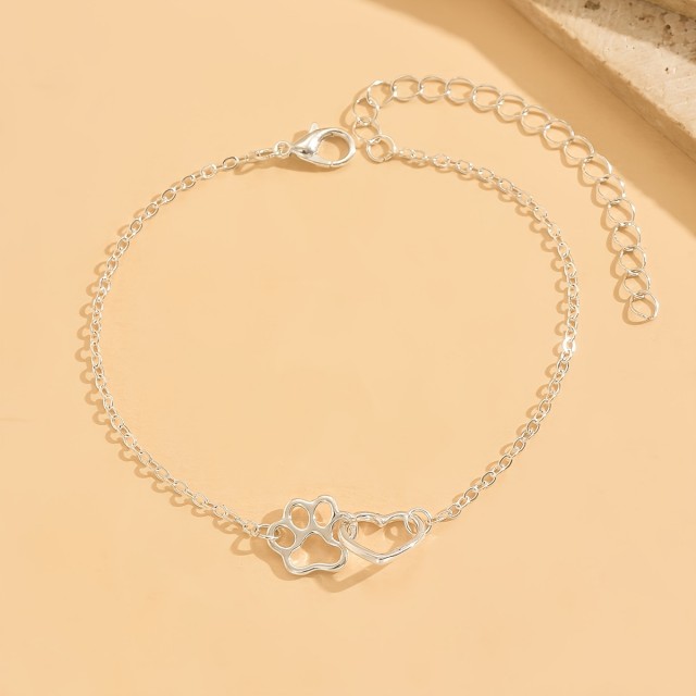 Zapestnica za nogo s tačko in srcem srebrne barve