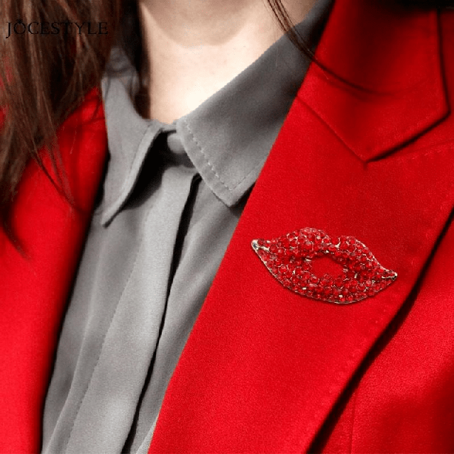 Zabavna rdeča broška v obliki ustnic