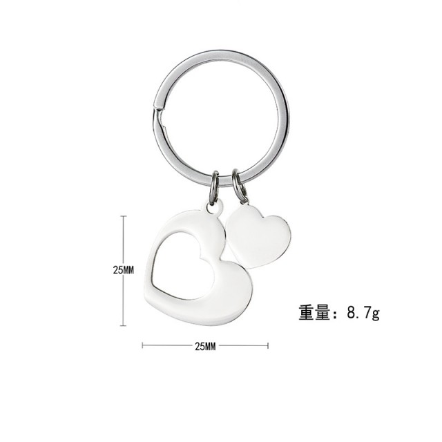 Personaliziran obesek za ključe z dvojnim srcem in gravuro po želji