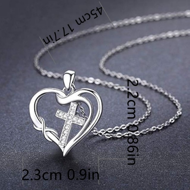 Elegantna ogrlica s križem v srcu srebrna