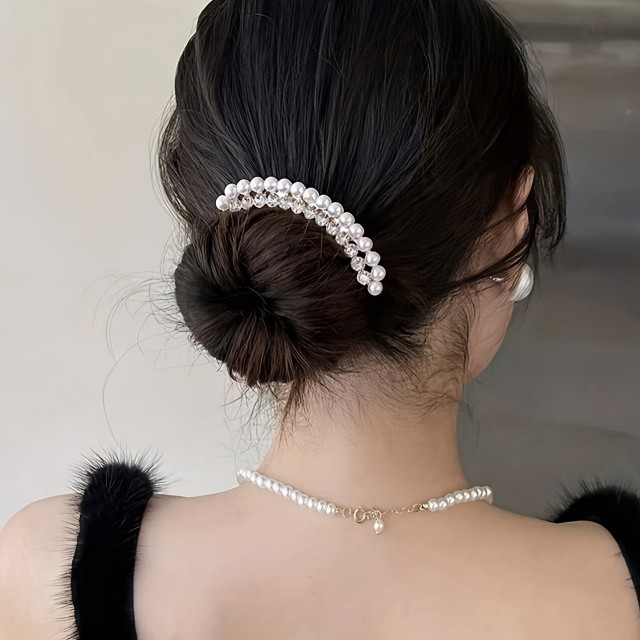 Eleganten glavnik s perlicami za dopolnitev fige