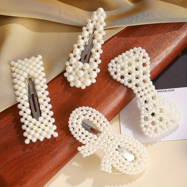 Komplet 4 špangic z belimi perlicami