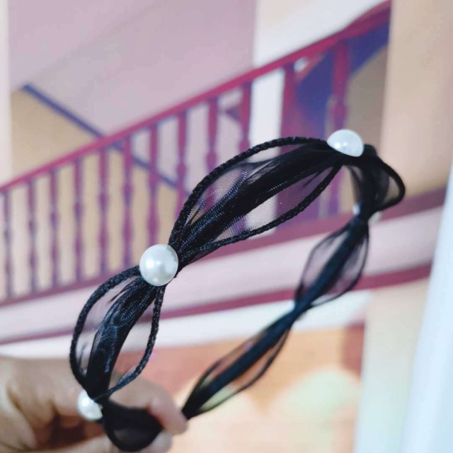 Eleganten okrasni naglavni trak z biserčki