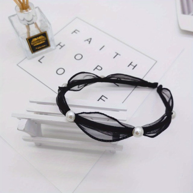 Eleganten okrasni naglavni trak z biserčki