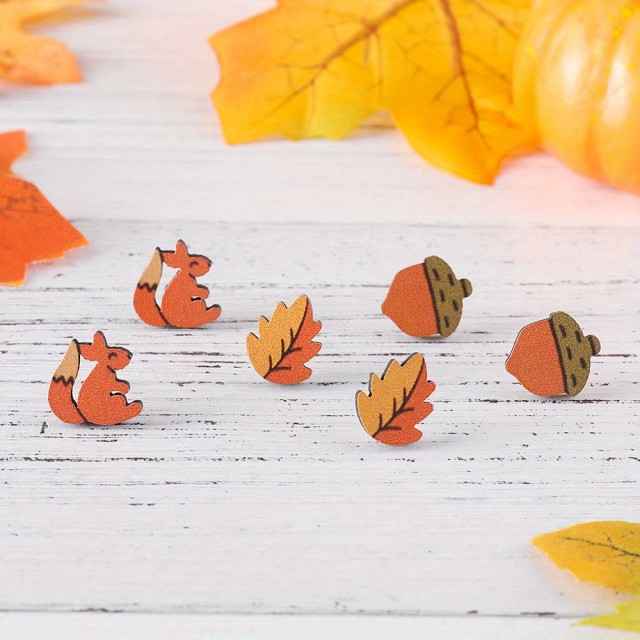 Komplet 3 mini lesenih uhanov z veverico in želodi