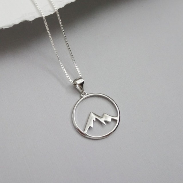 Moška verižica z gorskim motivom