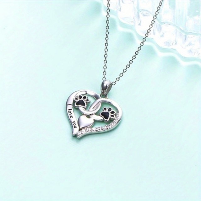 Čudovita ogrlica z obeskom tačk in srca