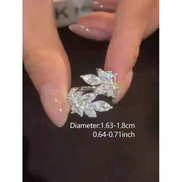 Eleganten nastavljiv prstan s cirkoni 