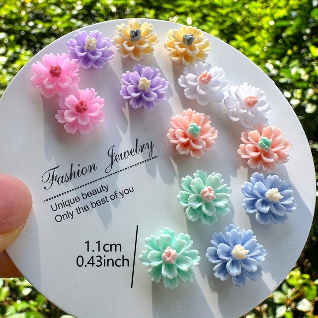 Komplet 7 parov uhanov s pisanimi rožicami