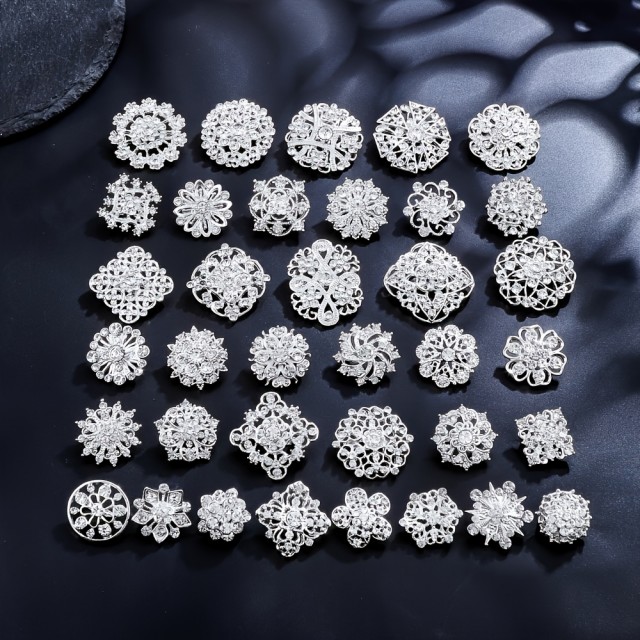 Komplet 36 minimalističnih brošk v srebrni barvi