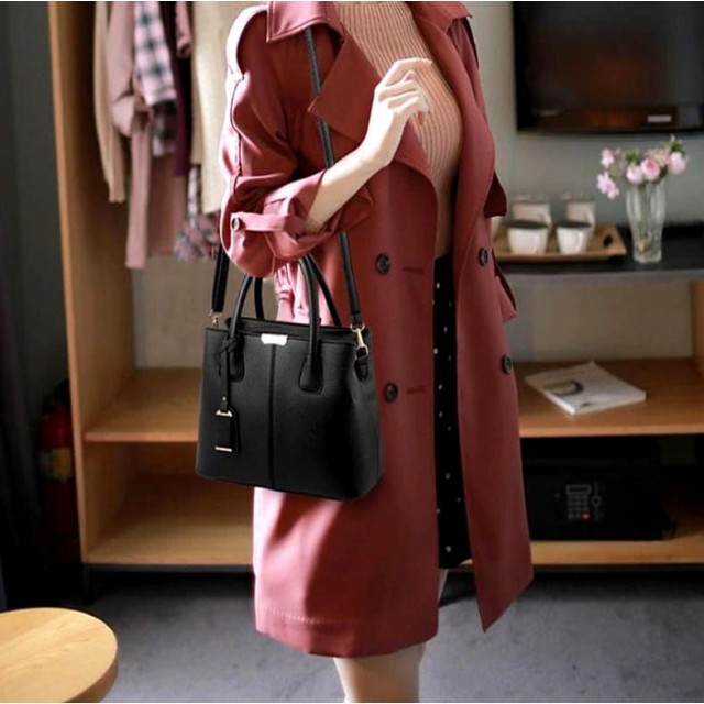 Ženska elegantna torbica v črni barvi T76