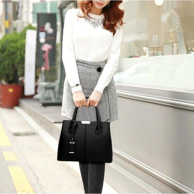 Ženska elegantna torbica v črni barvi T76