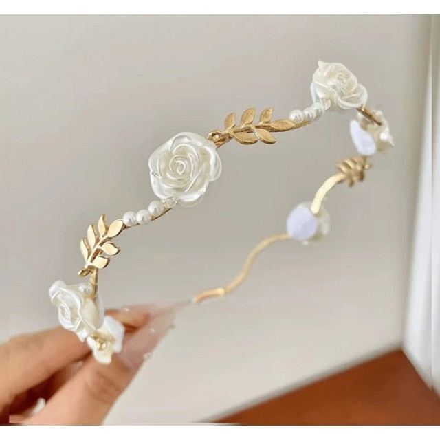 Prelep vintage obroč z vrtnicami in listki