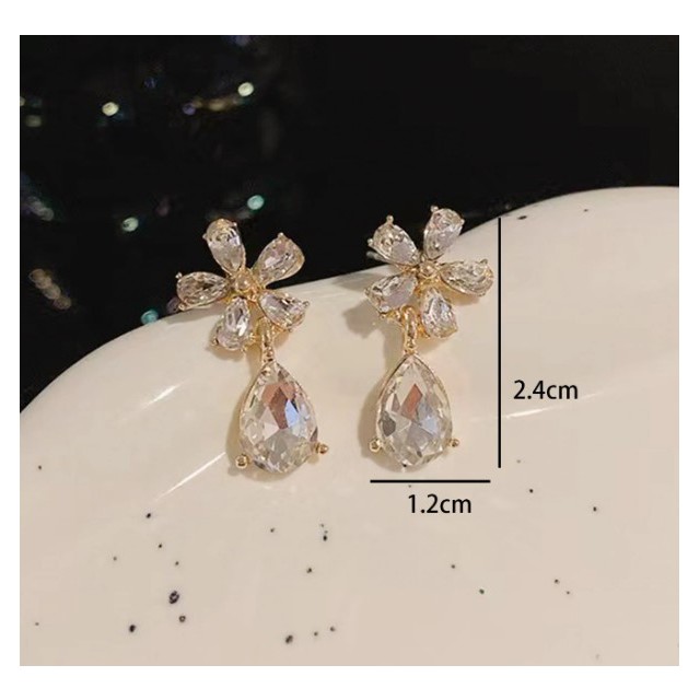 Elegantni uhani z rožico in kamenčkom 