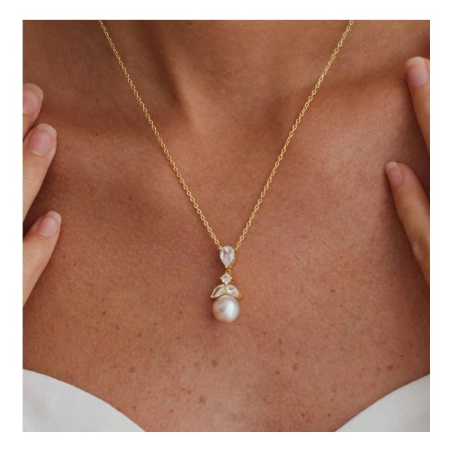 Elegantna ogrlica s perlico in kristalčki