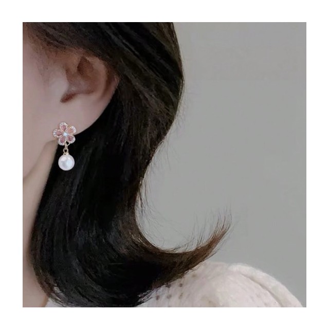 Elegantni viseči uhani z rožico 