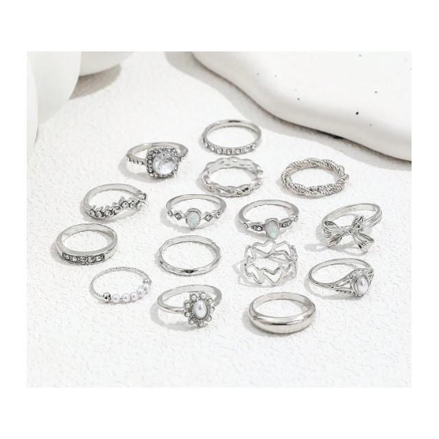 15 delni set prstanov v srebrni barvi 