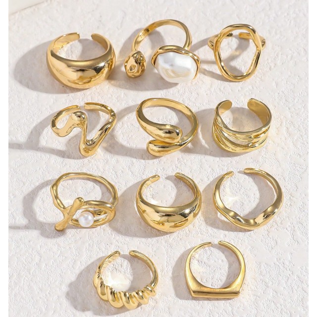 Elegantni 11 delni komplet prstanov v zlati barvi