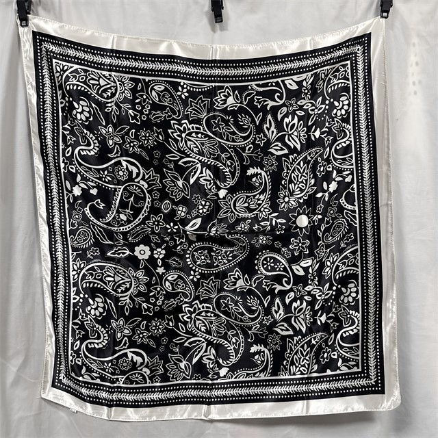 Elegantna črno-bela ruta Paisley motiv