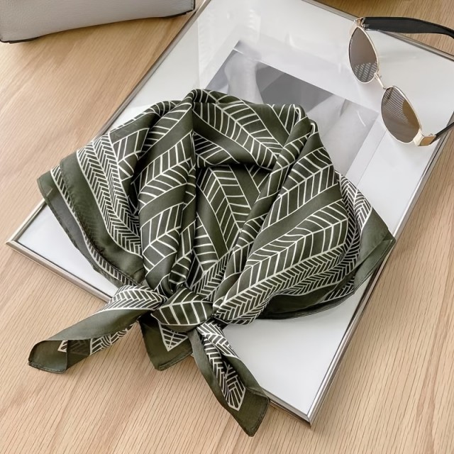 Elegantna ženska kvadratna ruta v zeleni barvi