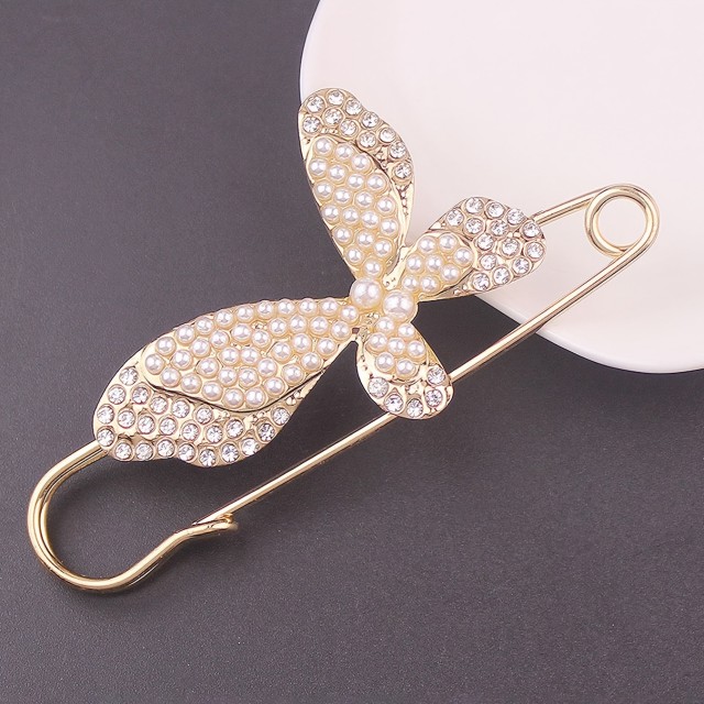 Akcijski komplet s 15 zlatimi broškami