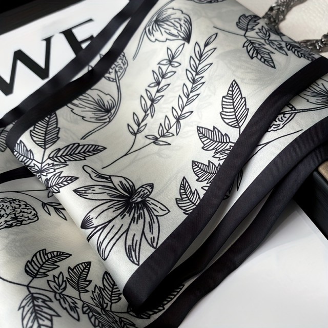 Elegantni šal s cvetličnim dizajnom