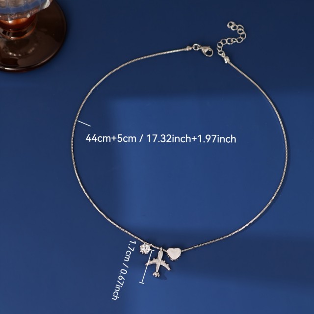 Elegantna ogrlica z letalom in srcem