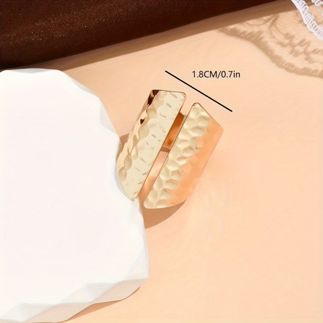 Zlat nastavljiv odprt prstan 