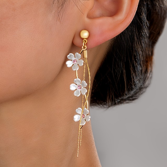 Elegantni viseči uhani z rožicami