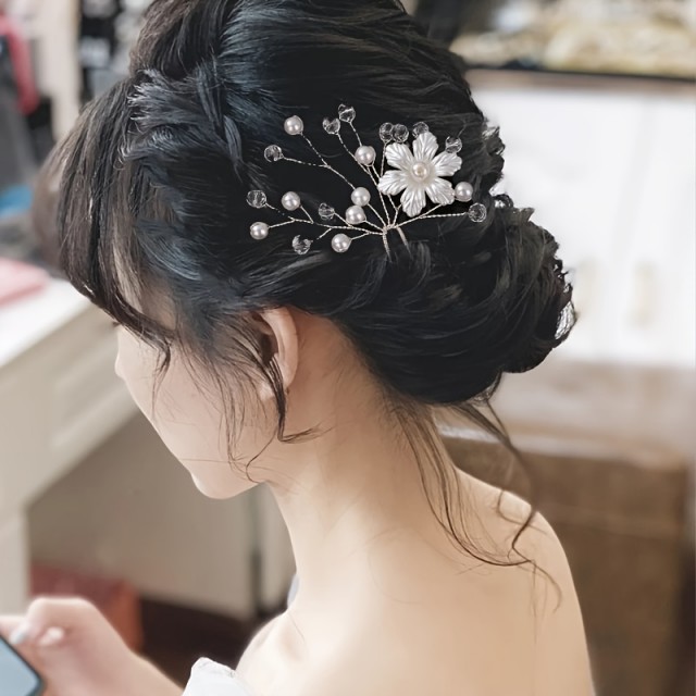 Elegantna poročna lasnica s perlicami in rožo