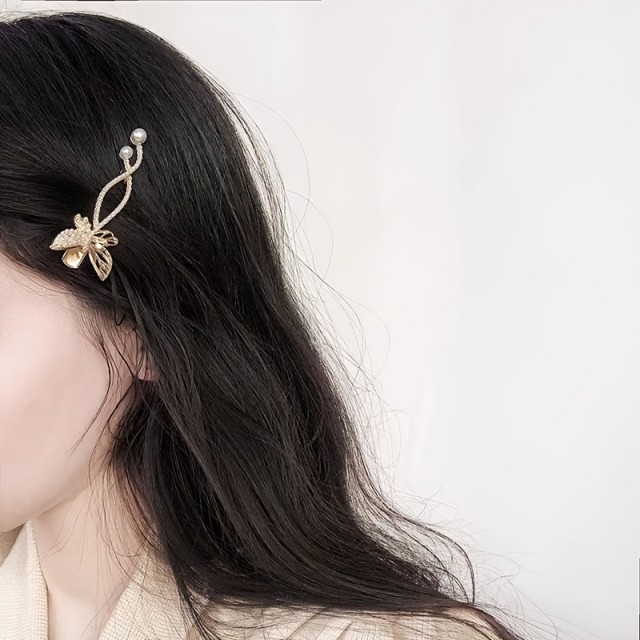 2 kosa lasnih sponk z umetnimi biseri in kristali v obliki metulja 