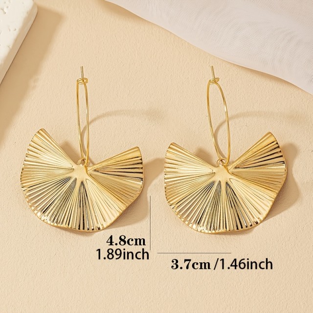 Elegantni boho uhani v zlati barvi