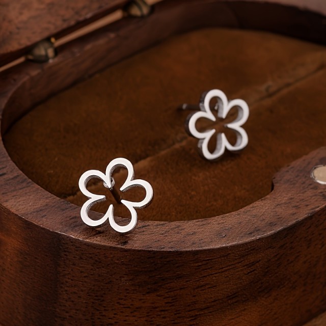 5 parov minimalističnih in ljubkih cvetličnih uhanov iz nerjavečega jekla